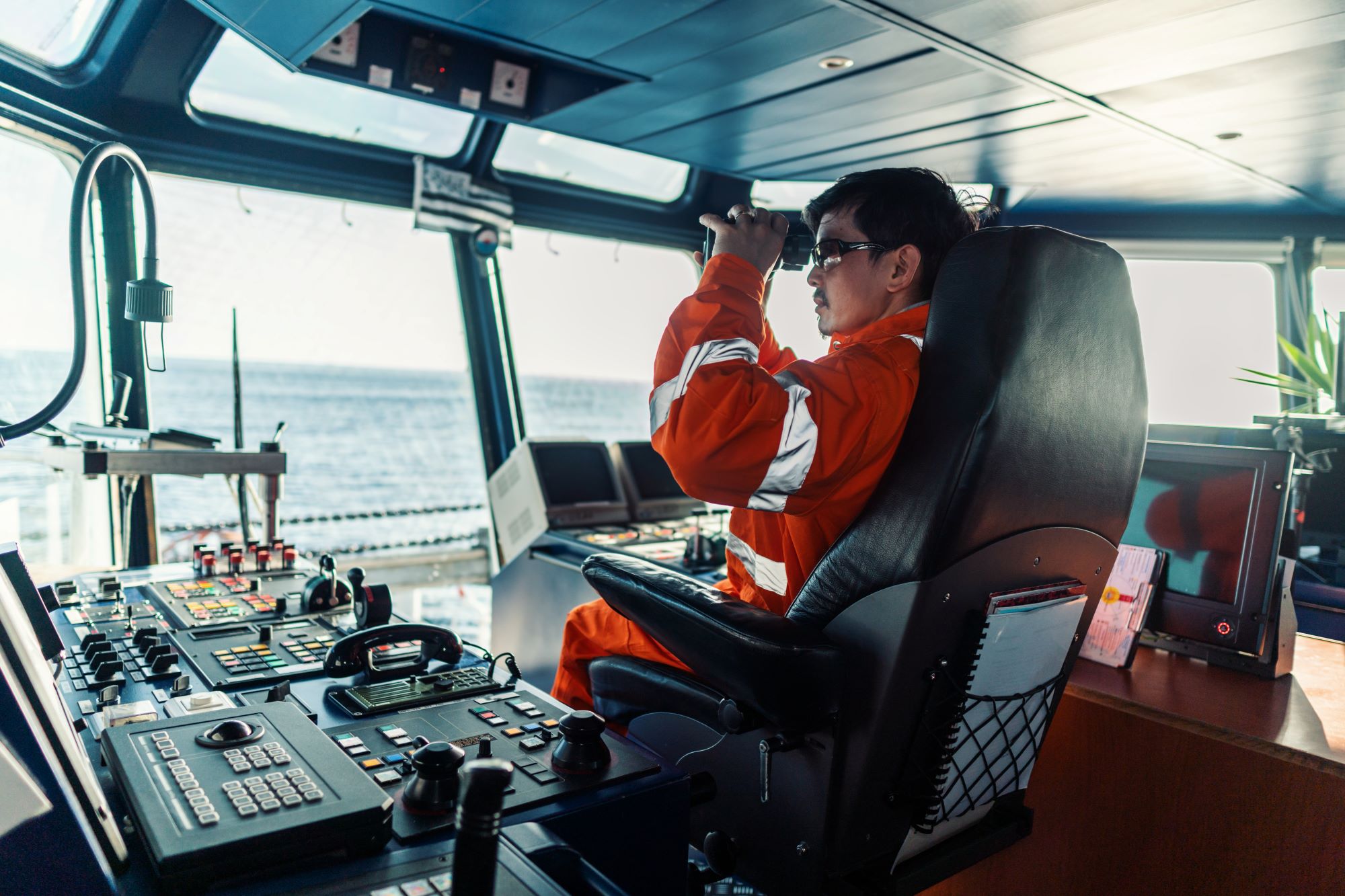 Qué atribuciones tiene el curso marinero de puente.